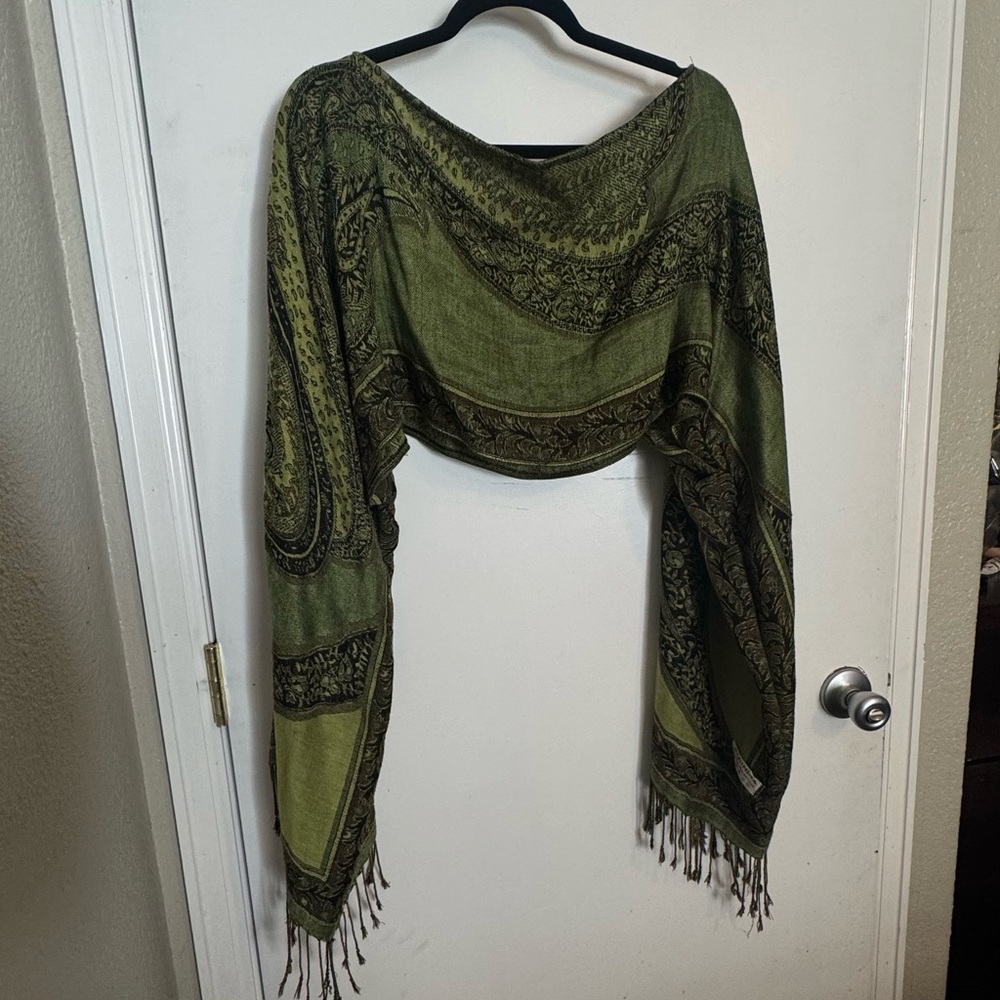 Pashmina Olive and Black Paisley Fringe Pullover Top